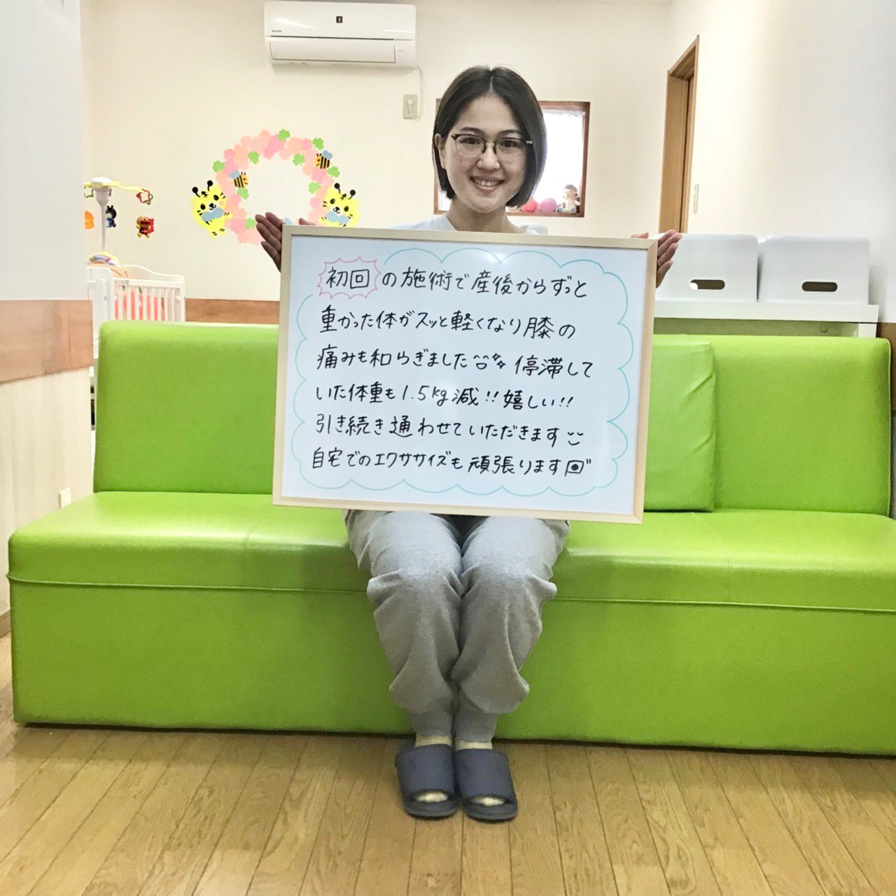 コメントボードを持ったお客様