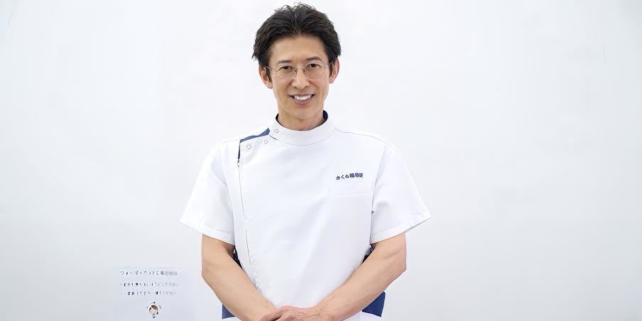 説明する柔道整復師