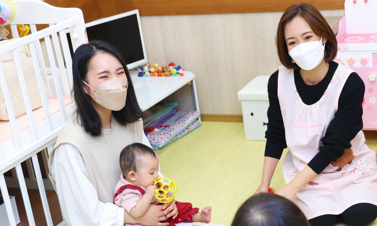 保育士と子供